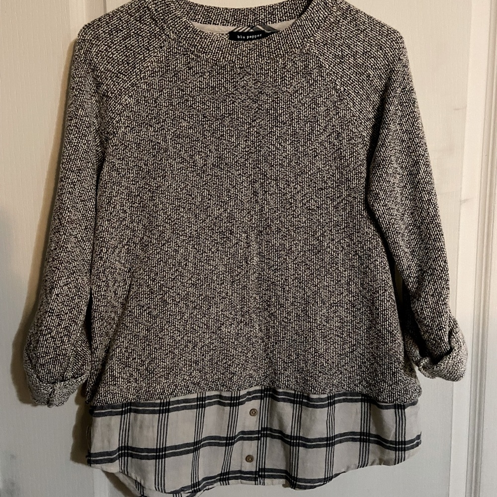 Blu Pepper light weight sweater blouse